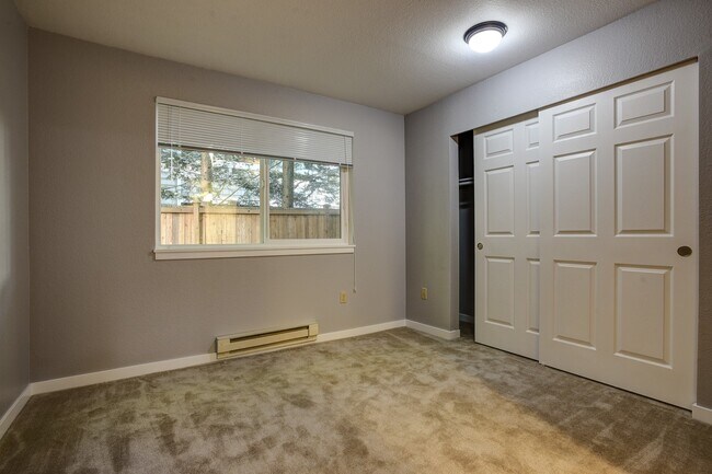 Building Photo - Ballinger Way Condo