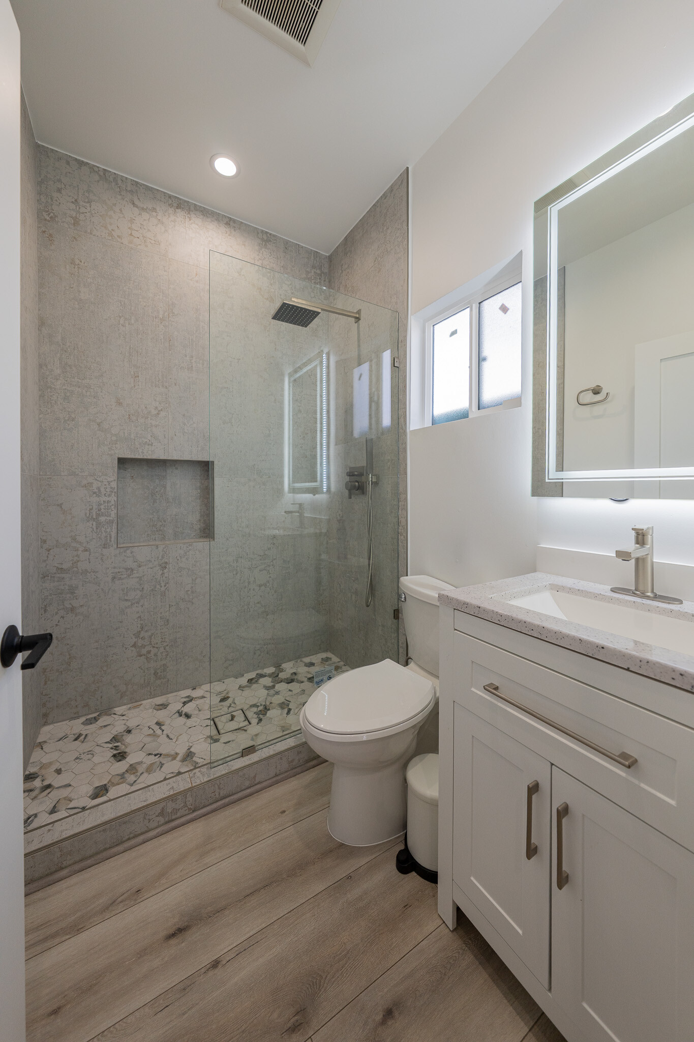 Building Photo - 6907 Estepa Dr