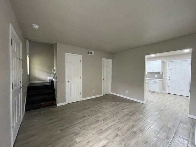 Building Photo - 6019 Bedford Dr