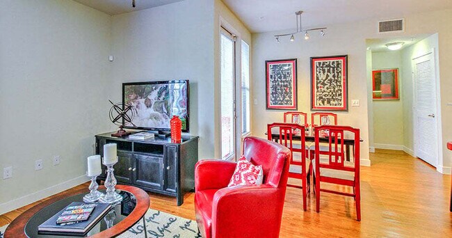 Building Photo - Refined Living Awaits – 2-Bedroom Home