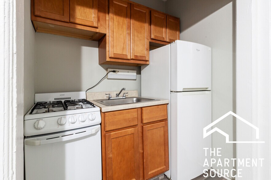 Building Photo - 3835 N Fremont St