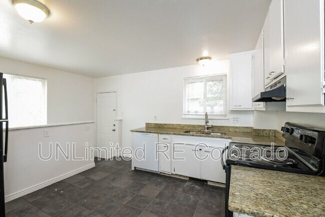 Building Photo - 1040 N Raleigh St