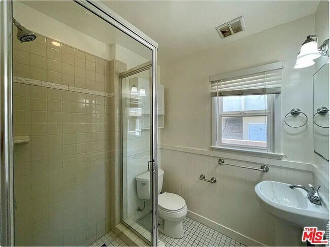 Building Photo - 1111 21st St