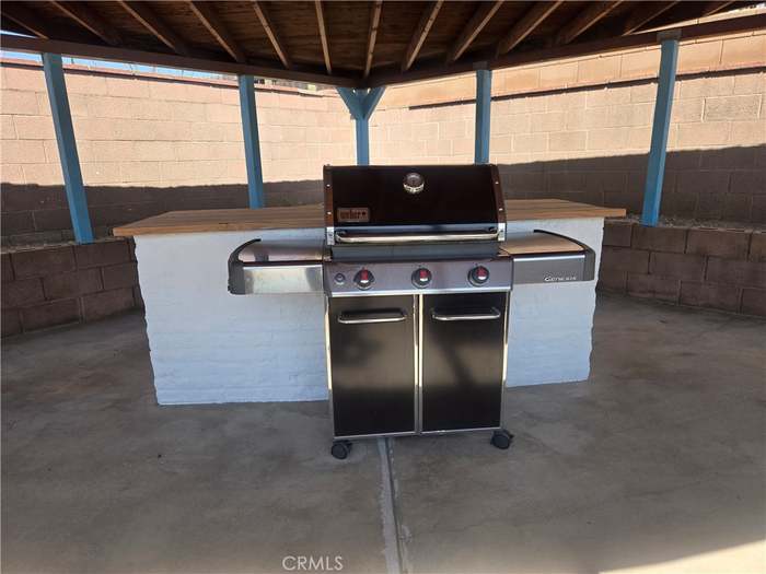 Building Photo - 979 N Gardena Ave