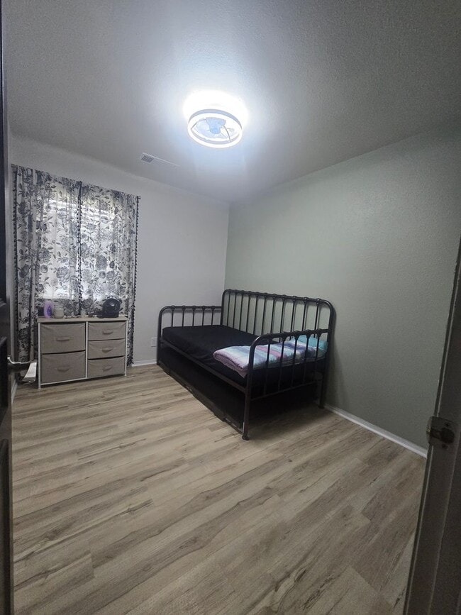 Building Photo - 3 Br 2 Ba home available