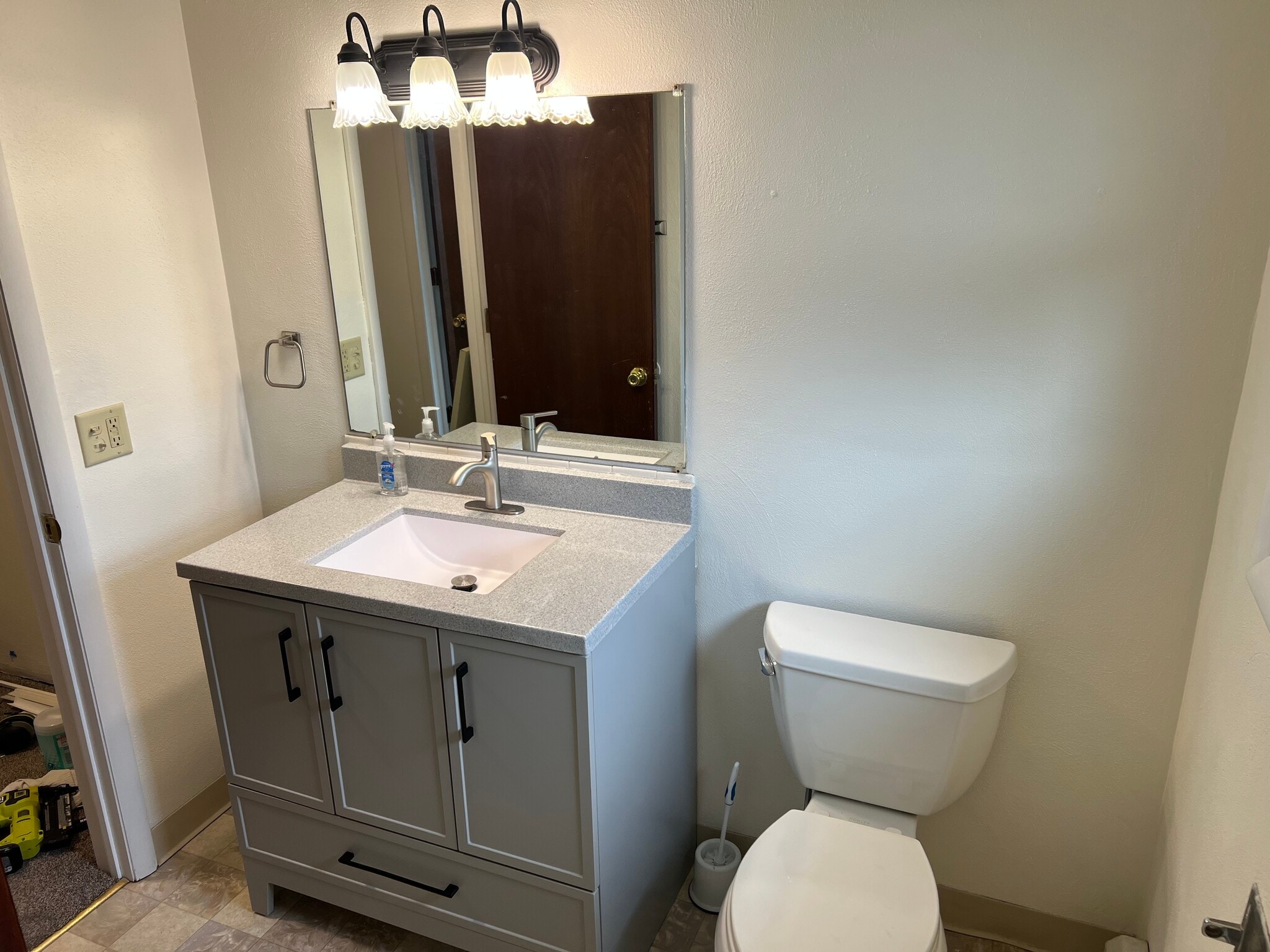 Bath Vanity - 42946 Emerald Dr