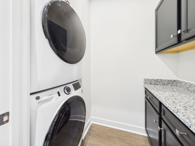 Building Photo - 2802 Calgary Ln