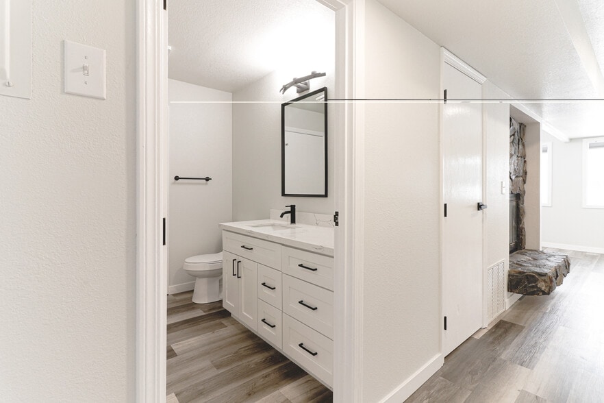 Building Photo - 8202 Mentra St