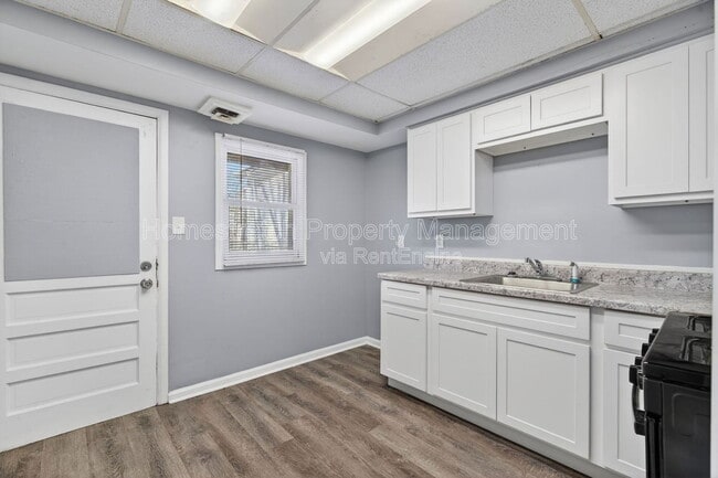 Building Photo - 5459 Hamilton Ave