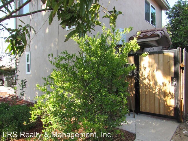 Building Photo - 2 br, 1.5 bath House - 8850 Laramie Avenue