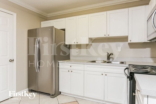 Building Photo - 8170 SW 6th Ct