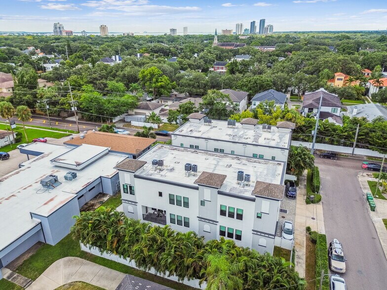 Building Photo - 622 S Matanzas Ave