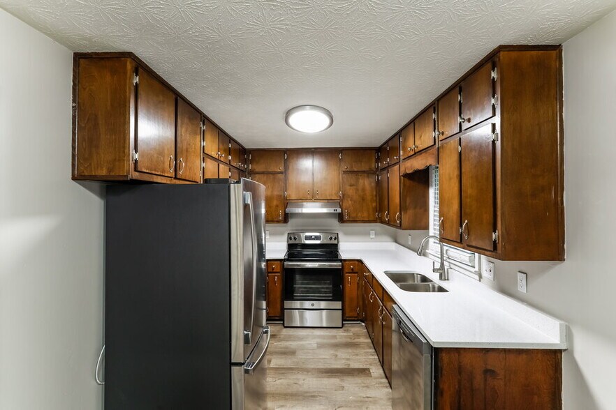 Building Photo - 1212 Summit Links Ct