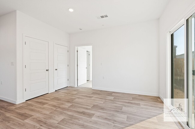 Building Photo - Brand New home in Clovis Unified School District with Solar!