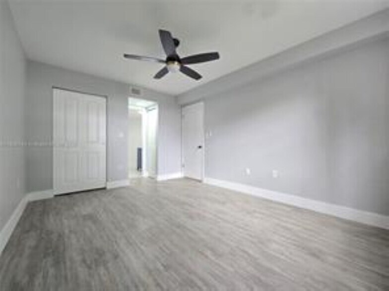 Building Photo - 2831 N Oakland Forest Dr
