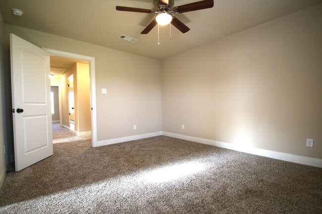 Building Photo - Little Piece of HEAVEN~3/2.5 Home w/ Open ...