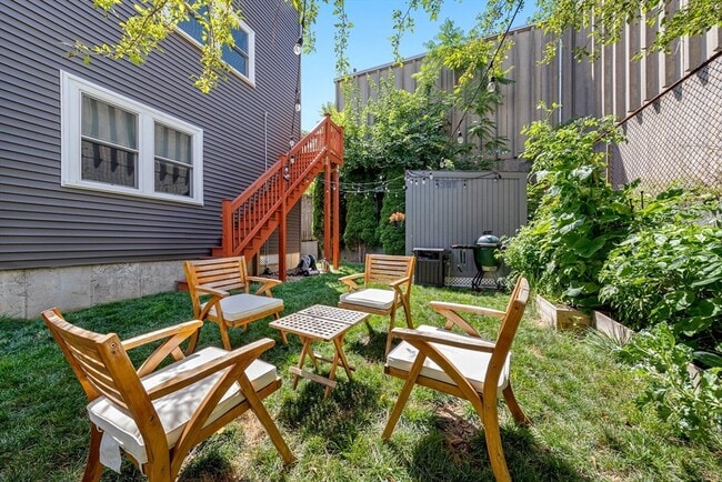 Building Photo - 10 Grant St