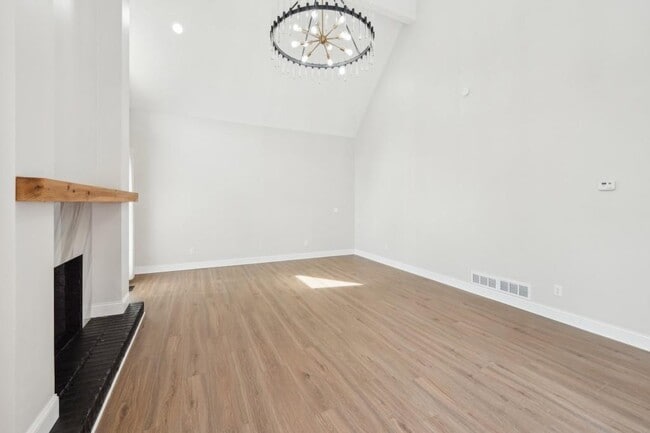Building Photo - 1600 Spring Arbor Ct