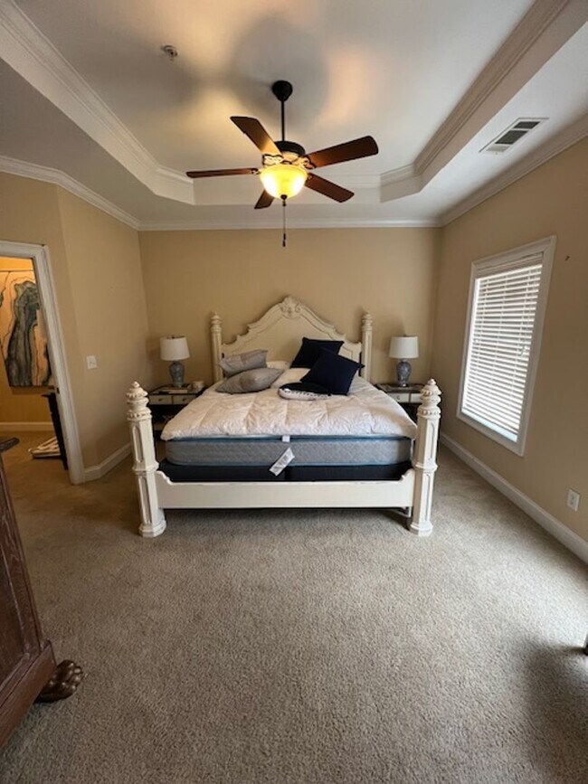Building Photo - 2 bed 2.5 Condo- Great Location!