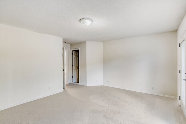 Building Photo - 374 NE 49th Ave