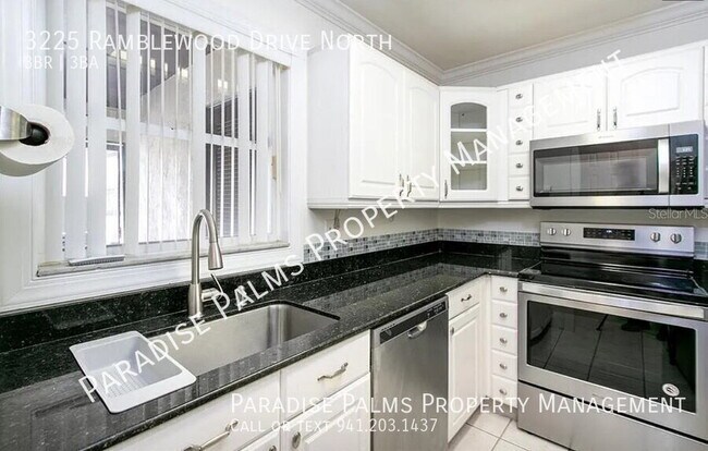 Building Photo - 3225 Ramblewood Dr N