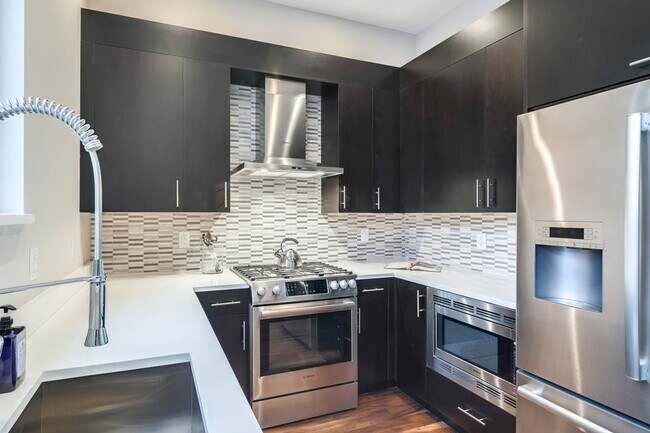 Building Photo - Northern Liberties Townhome with Parking