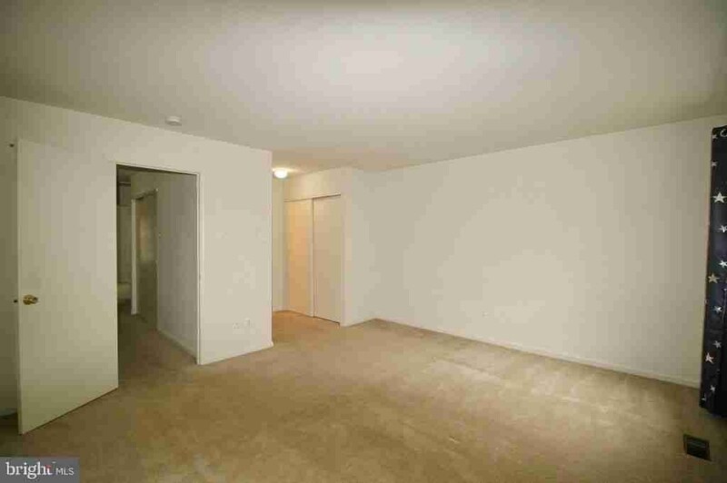 Building Photo - 38 Barclay Ct