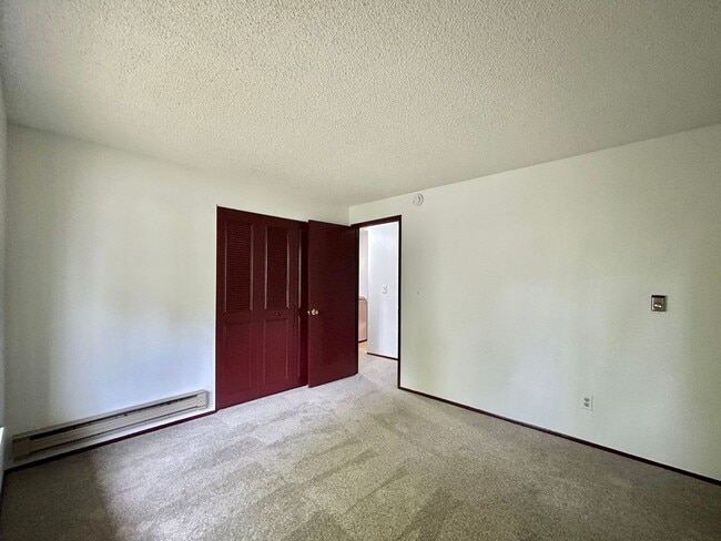 Building Photo - Bright and Open 3 Bed, 1 Bath House!