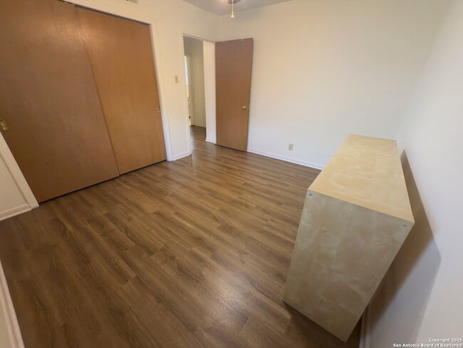 Building Photo - 11022 Dreamland Dr