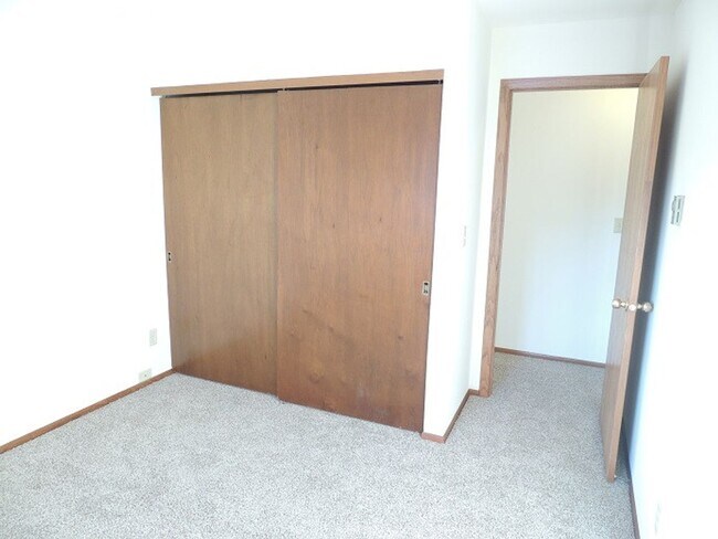 Building Photo - 726 Mansfield Ct
