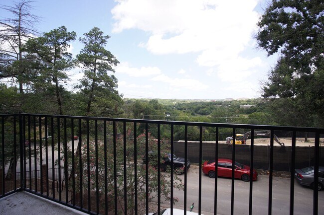 Building Photo - PRELEASE 8/15/2025 2 bed 2 bath