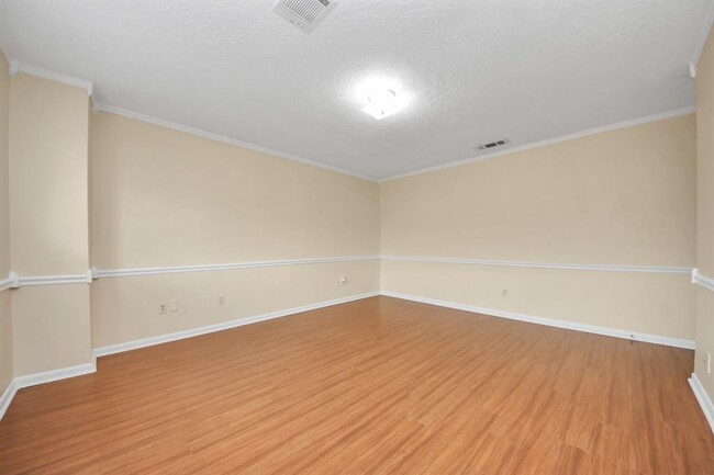 Building Photo - 11411 Briar Forest Dr