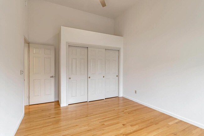 Building Photo - 302 Tadley Ct