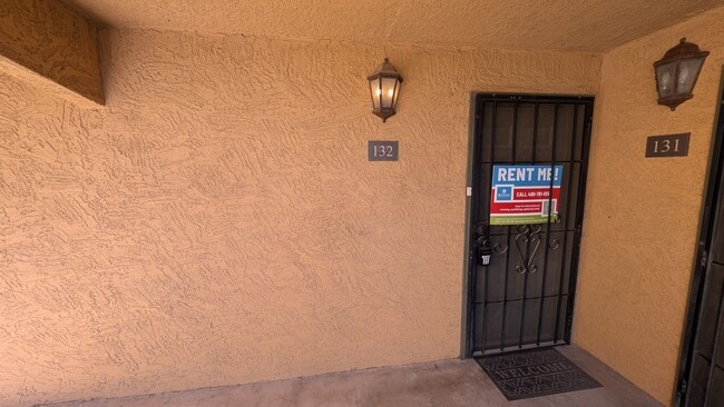 Building Photo - 2 Bedroom Condo in the Scottsdale Terrace Condominiums Community Near N Pima Rd and E Indian Scho...