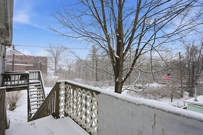 Building Photo - 315 Woronoco Rd