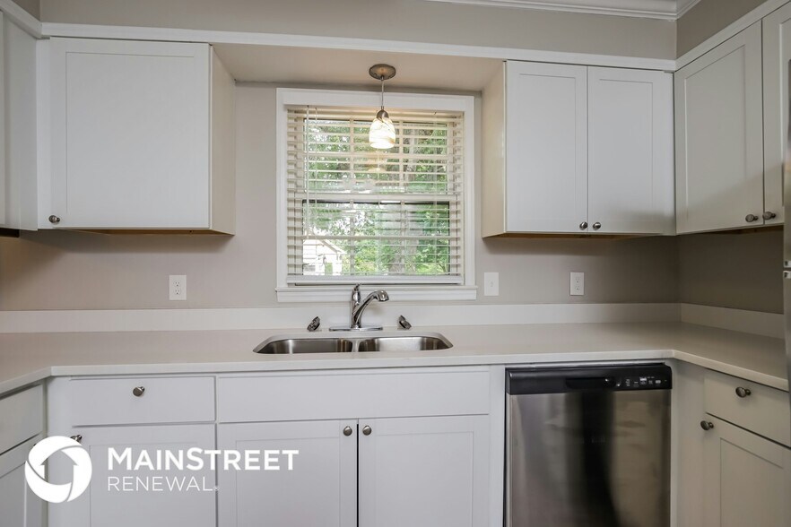 Building Photo - 23 Holly Crest Ct