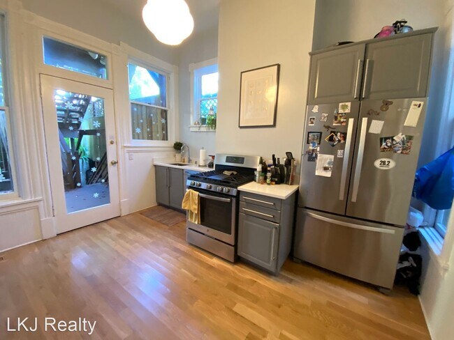 Building Photo - 4 br, 1.5 bath House - 2926 Pine Street