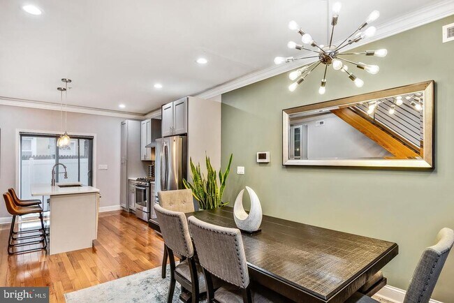 Building Photo - 1945 Watkins St