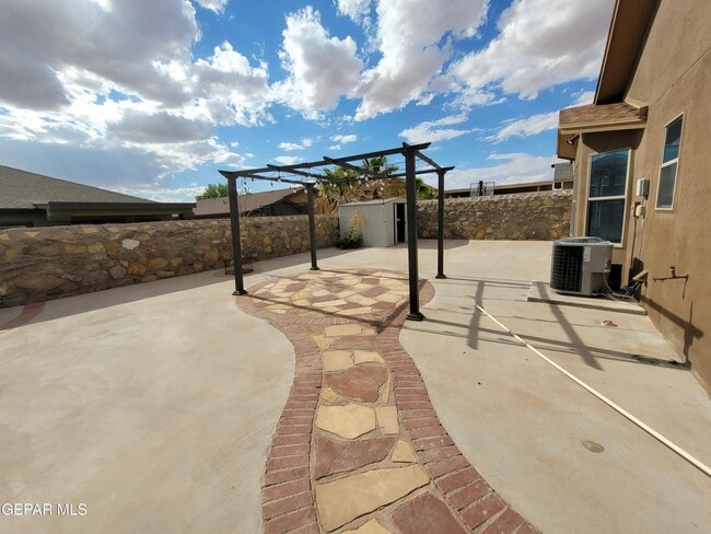 Building Photo - 14247 Hacienda Rock Dr