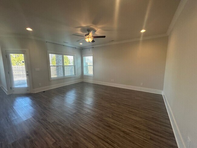 Building Photo - LIMITED TIME DEAL! $350 OFF FIRST MONTH RENT