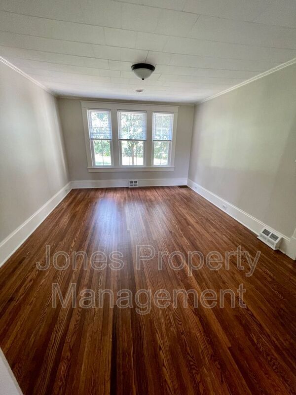 Building Photo - 1419 N Main St