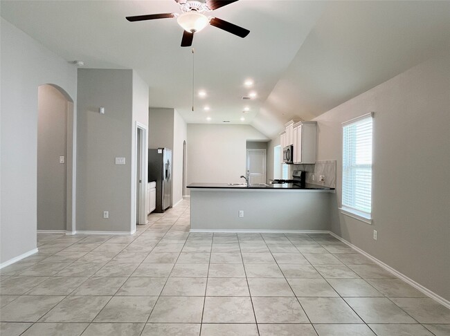 Building Photo - 5727 Pampus Prairie Rd