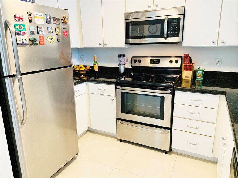 Building Photo - 1250 S Miami Ave