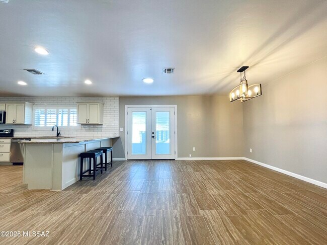 Building Photo - 12825 E Cape Horn Dr