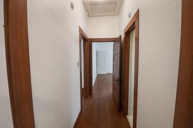 Building Photo - 10515 N Mopac Expy