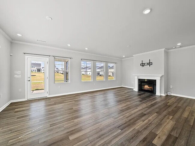 Building Photo - Lease OR Lease to Own