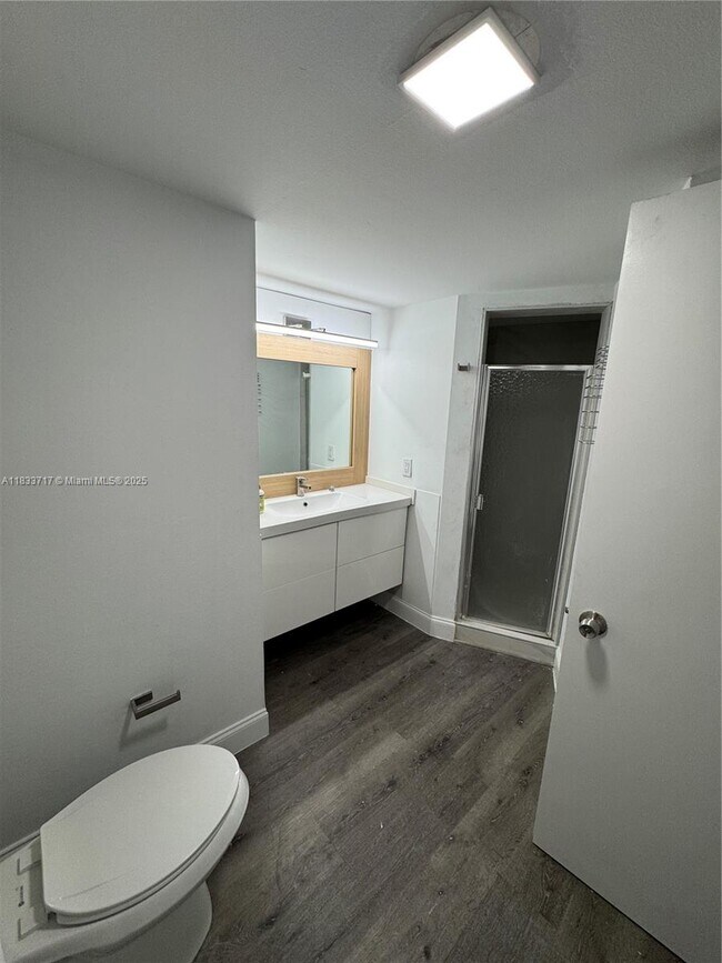 Building Photo - 1351 NE Miami Gardens Dr