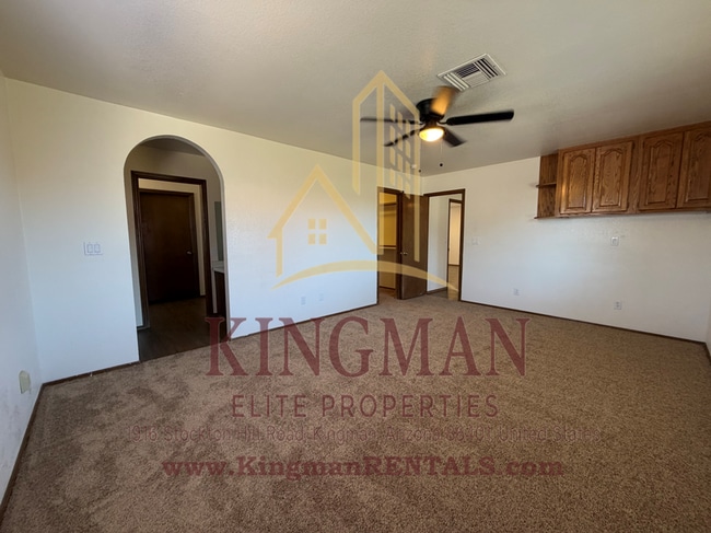 Building Photo - 3 Bedroom / 2 Bath Home with Courtyard Entry, Fireplace & Spacious Backyard
