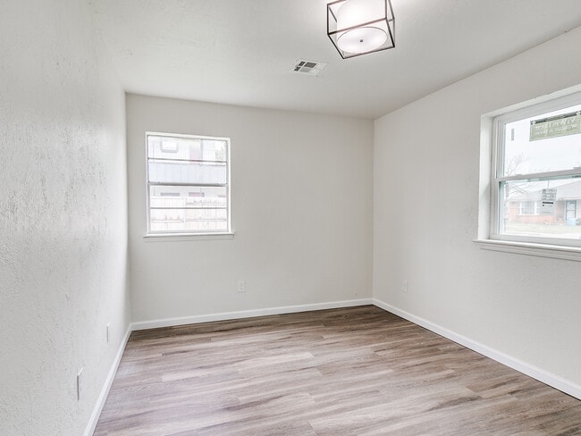 Building Photo - 3300 SW 40th St