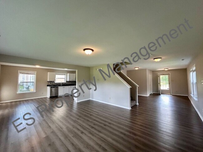 Building Photo - Great 3 Bedroom 2.5 Bathroom Two Story Home with Loft in Lawrence!